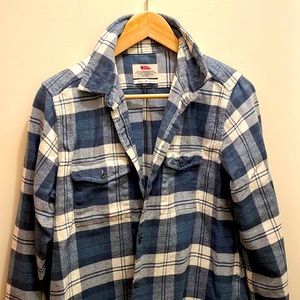 Women’s Medium Fjallraven Flannel 🇸🇪 🏔